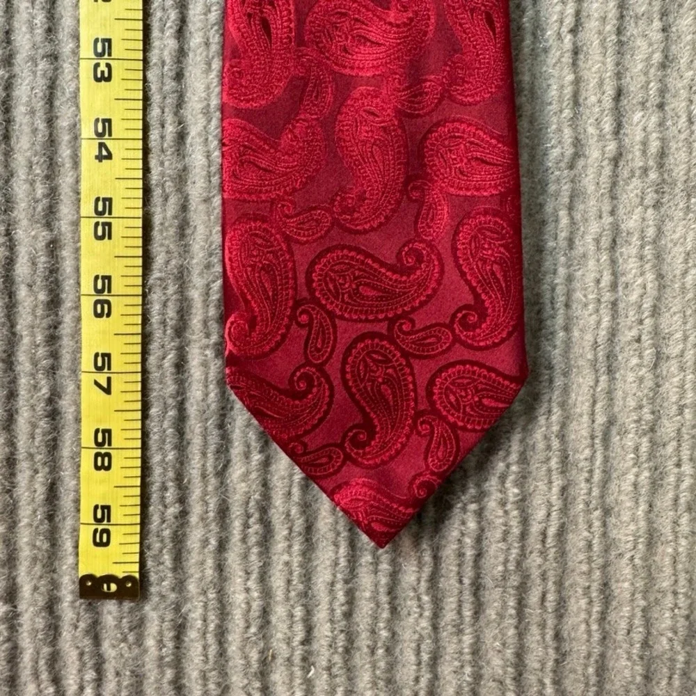 Donald J Trump Signature Collection Mens Red Paisley Silk Necktie Hand Made 59in